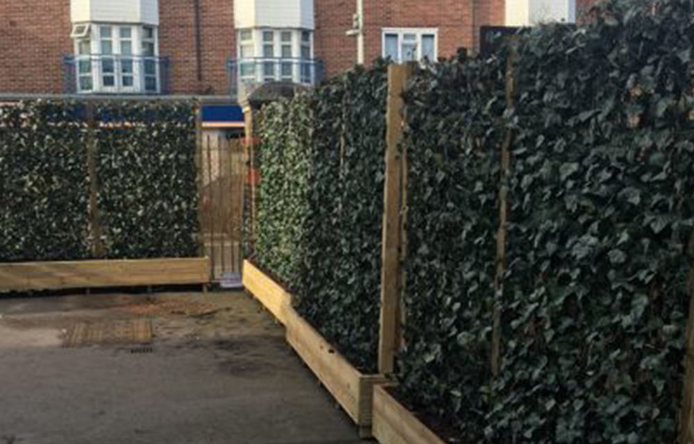 Mobilane Green Screens Green My School: Pollution barrier installed at Walthamstow school