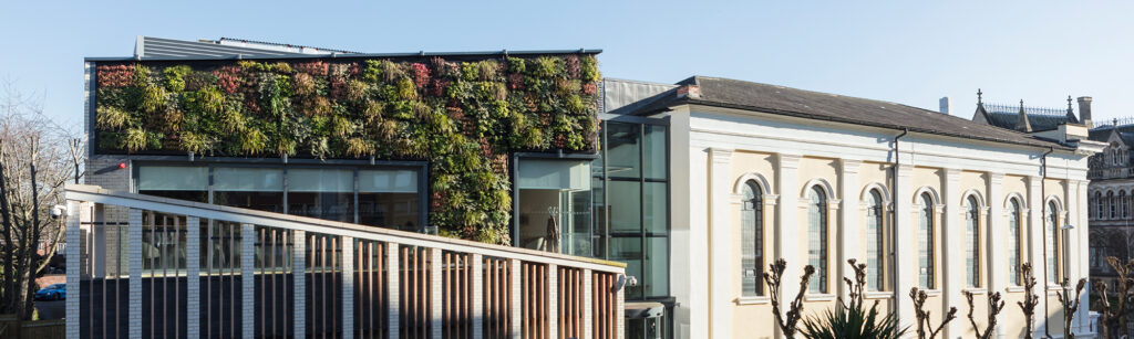 Mobilane LivePanel groene gevel planten Nottingham Trent University Music Centre