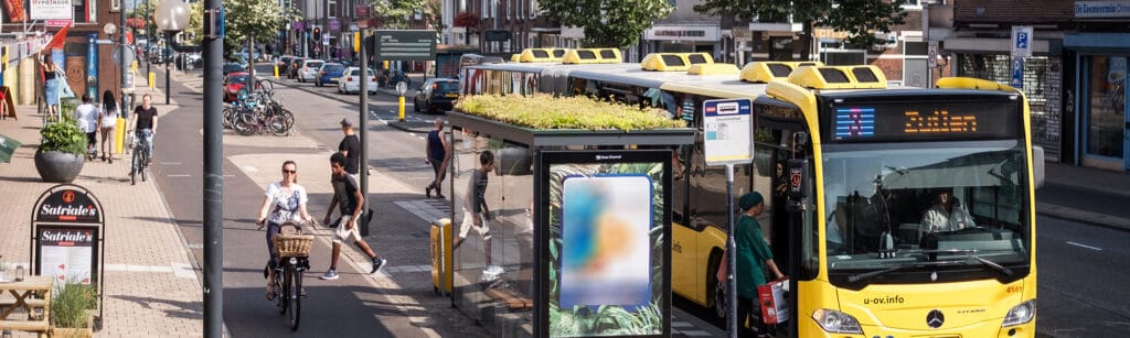 MobiRoof groen sedumdak op een bushokje in Utrecht