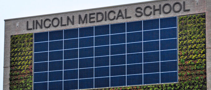 Mobilane LivePanel Outdoor Lincoln Medical School groene wand