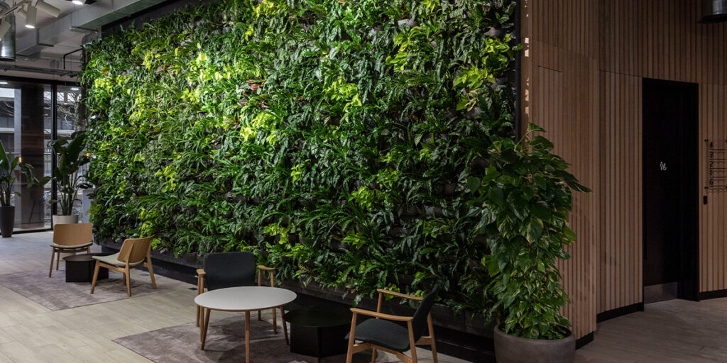 Photo inspiration: Visual Reference: A Green Wall For An Environmentally Friendly Renovation