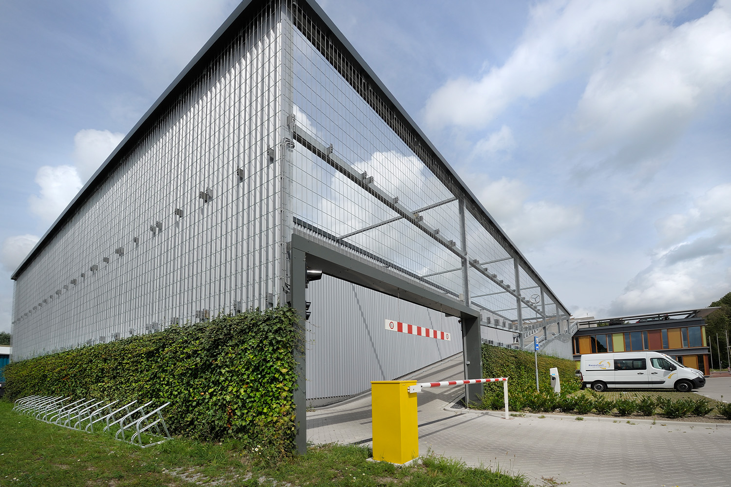 Mobilane-green-screens-business-parks