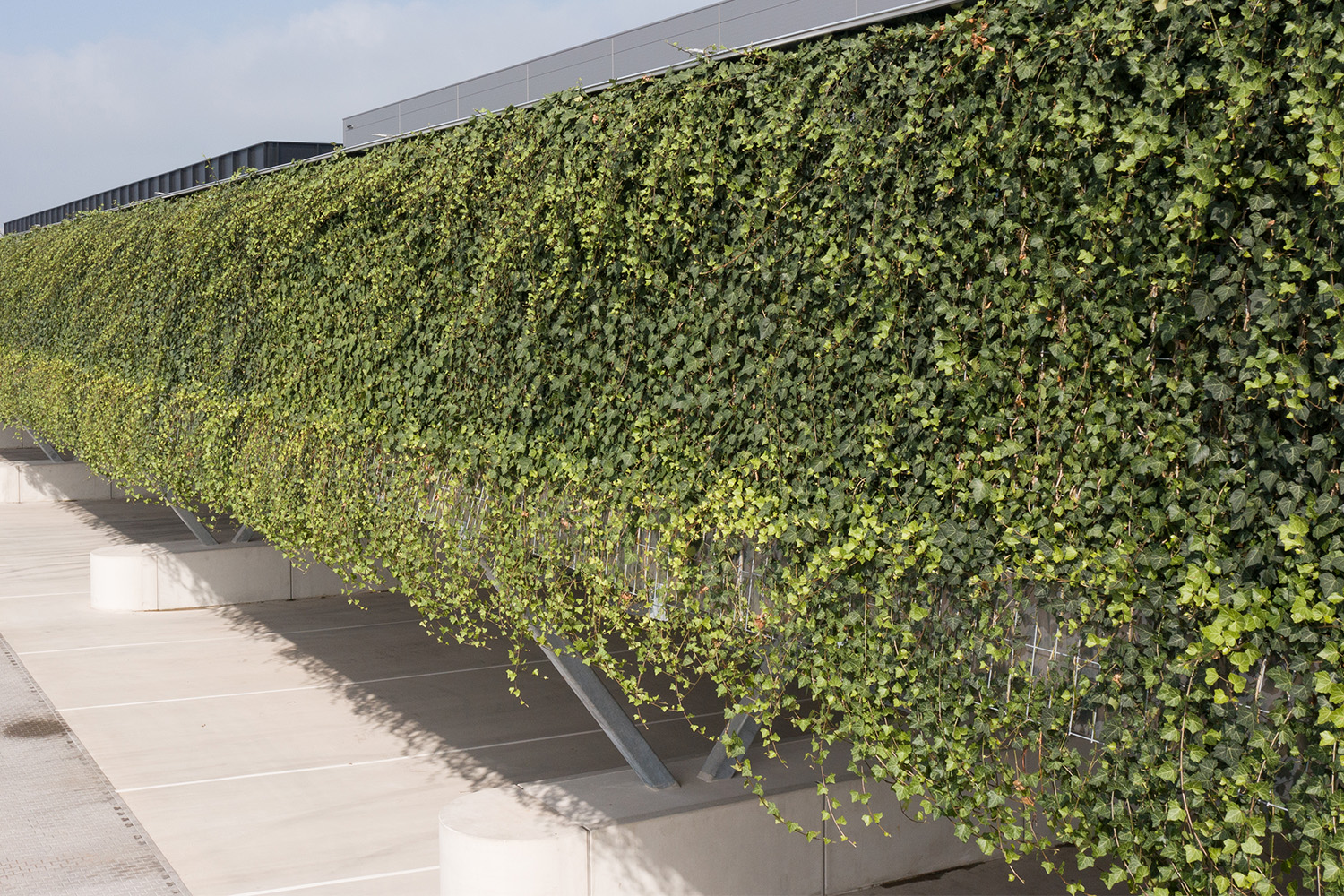 green-facades-wallplanter-Mobilane