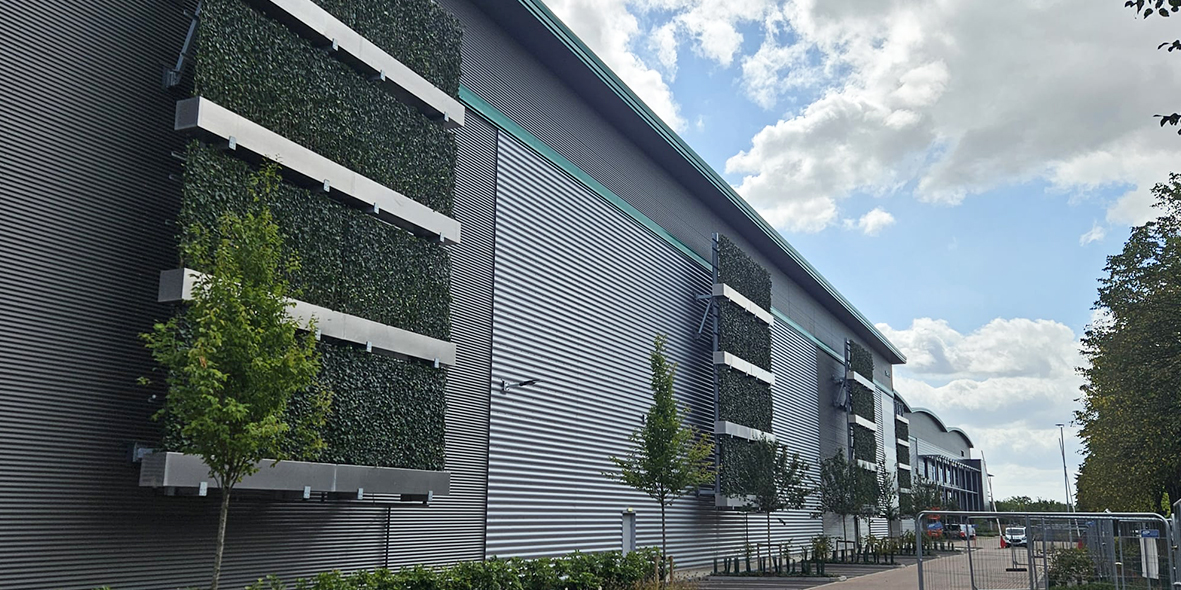 WallPlanter-project bij Pro-Logis Hayes Distribution Centre - InText Mobilane - NL