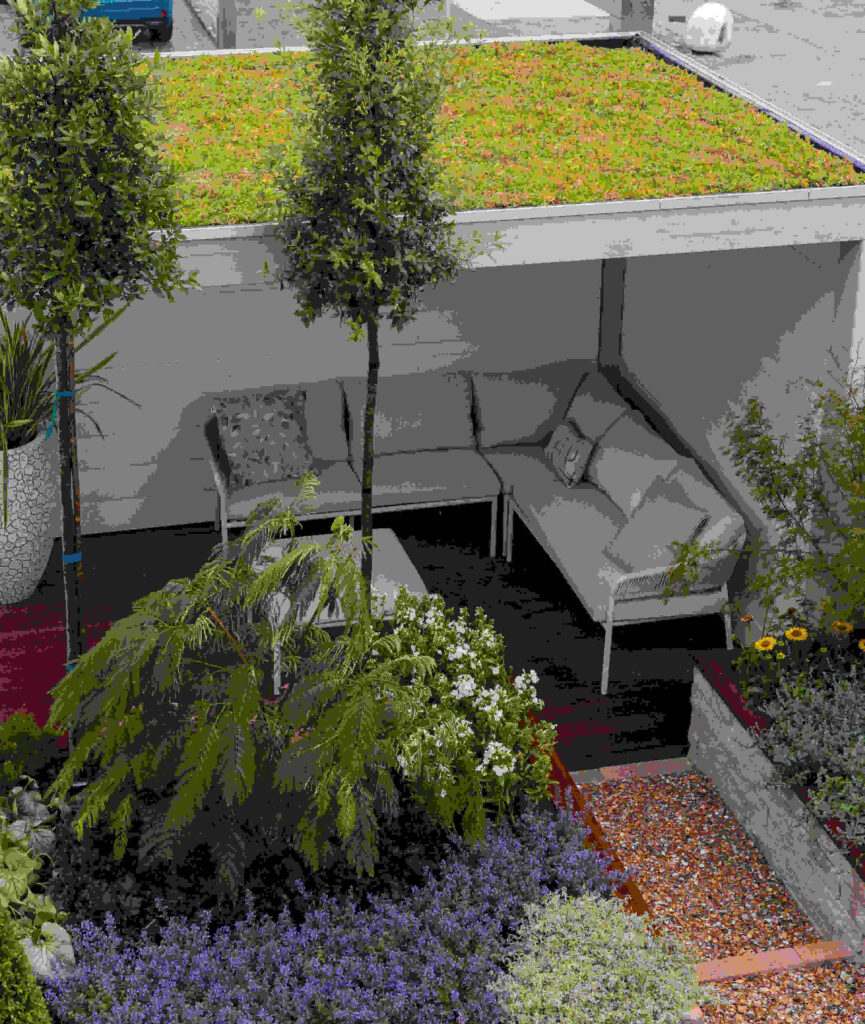 MobiRoof ECO Gründach auf einer Gartenüberdachung mit Loungemöbeln