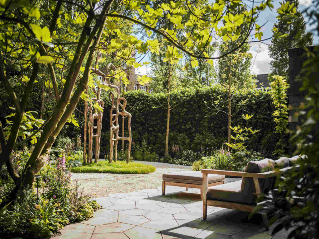 Schattiger Garten mit Mobilane Fertighecken bei Huize Zonnewijzer