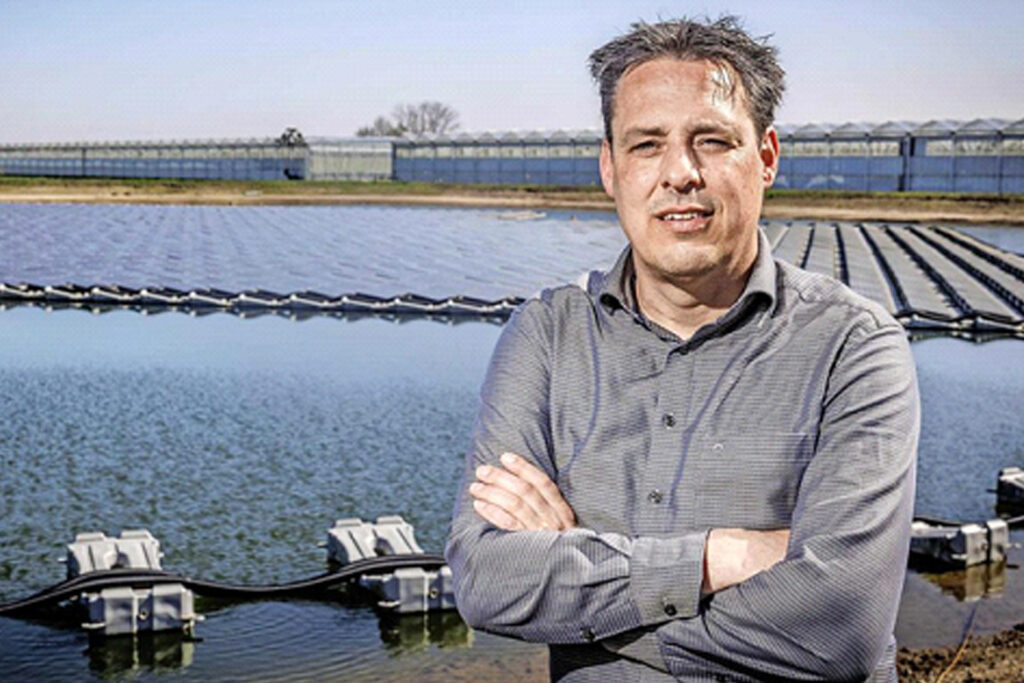 Man in gesprek bij de biomassacentrale van Lingezegen Energy, aan het woord over het resultaat van de Kant & Klaar Haag